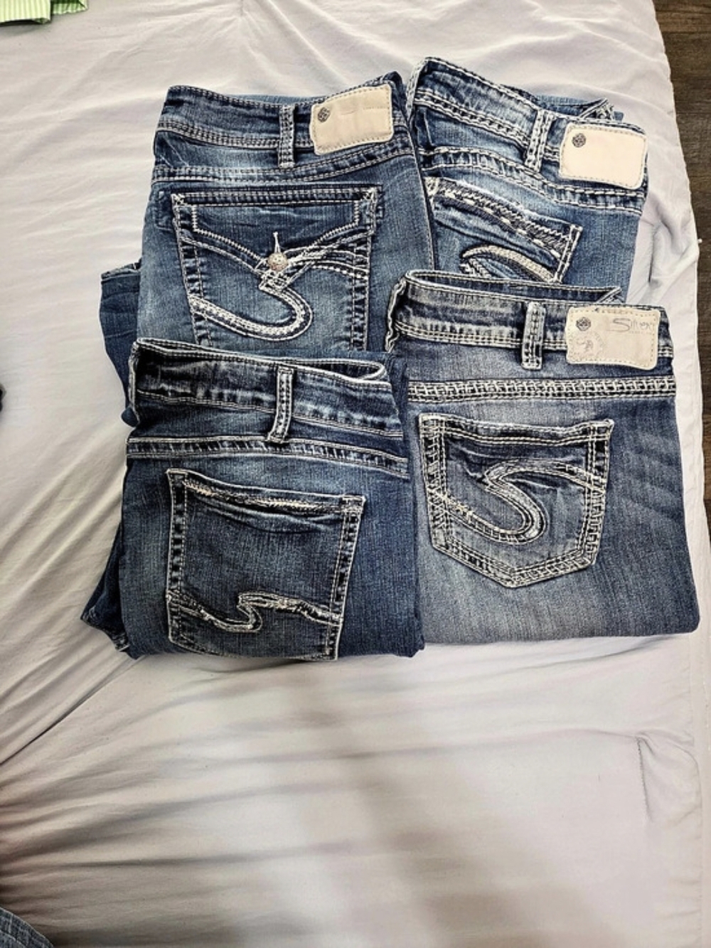 Silver Jeans Co. Aiko Mid Rise Slim Bootcut Jeans. 2-Tuesdays and Elyse Capri